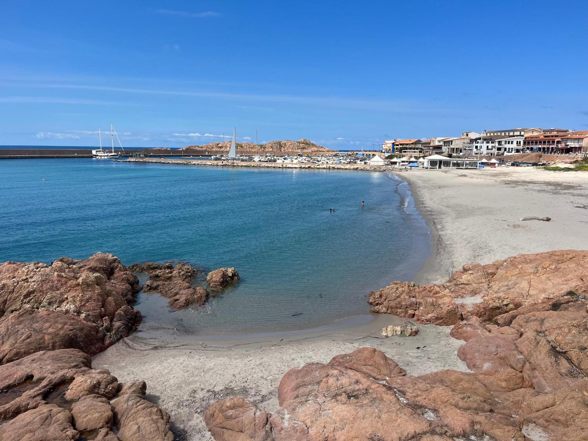 Borgo Spiaggia Isola Rossa Exteriör bild