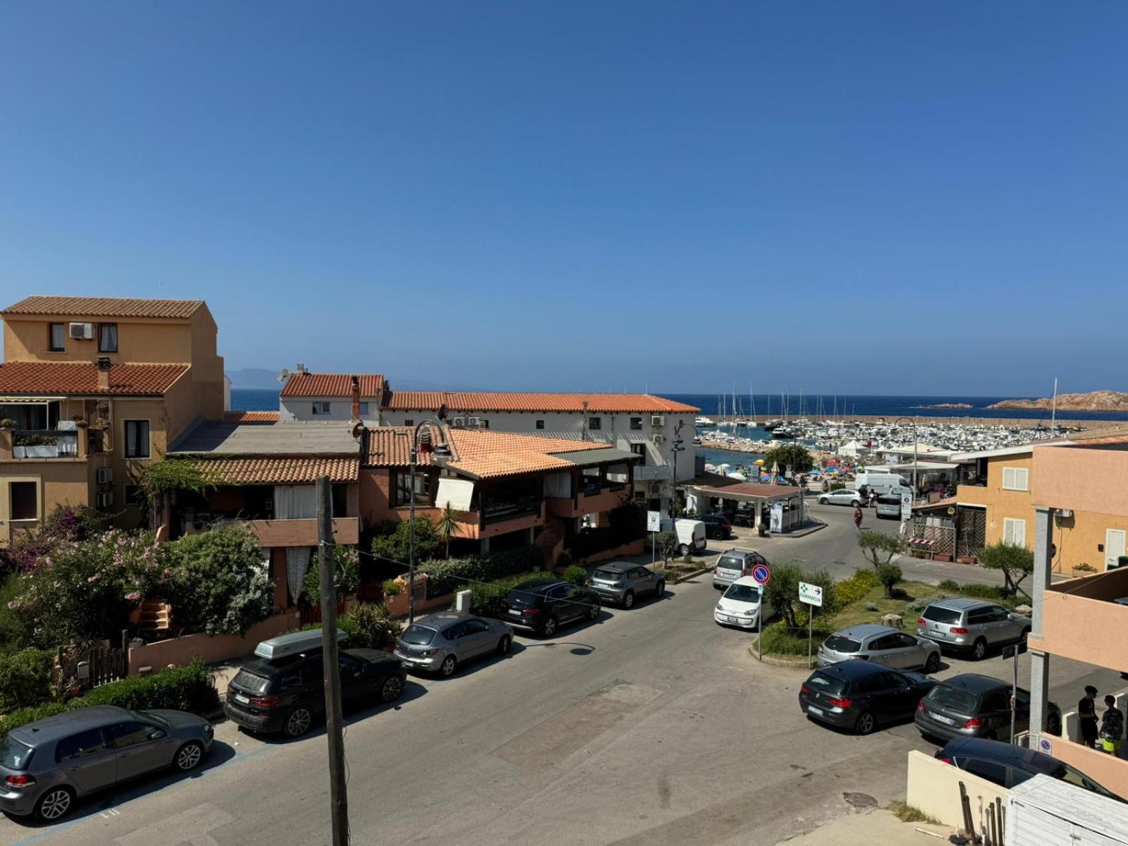 Borgo Spiaggia Isola Rossa Exteriör bild